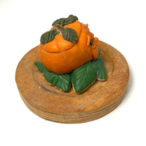 Vintage Poly Resin Pumpkin Figurine Jack-o-Lantern Wood Mount Hand Made Grumpy - Picture 2 of 5